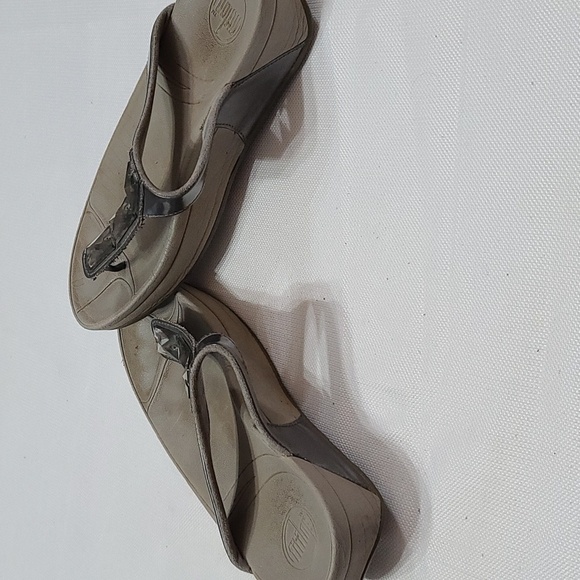 Fit Flop Womens Exercise Sandals Gray With Clear Square Jewels Sz 7 GUC - Picture 7 of 12